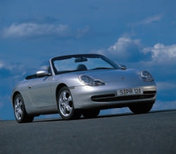 Was von Natur aus sch&ouml;n ist, kann man nicht sch&ouml;ner machen? Das 911 Cabriolet.