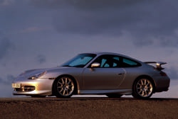 Ganz gleich, ob auf der Rennstrecke oder auf dem Weg zur Arbeit. Sie werden sie sp&uuml;ren - die Leidenschaft Motorsport. Der neue 911 GT3.